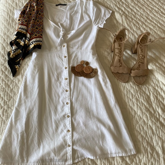 White linen dress - Picture 3 of 3